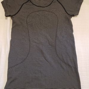 Black and white Swiftly Tech short sleeve